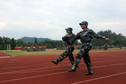 單兵考核,正步走!